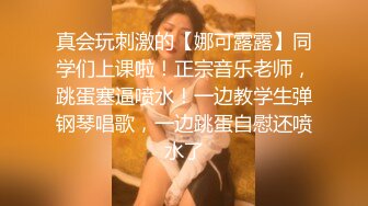 红唇性感翘臀美女开档丝袜包臀裙自慰诱惑，揉捏奶子张开双腿掰穴自摸，翘起屁股假吊抽插，高潮出水非常诱人