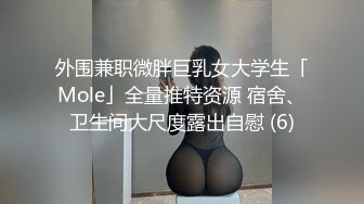 皮肤特白的少妇，老公夜班领我去她家客厅