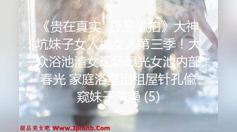 木耳粉嫩的妹子第一视角手持镜头露脸口交无套打桩，卖力口活