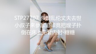 颜值不错的妞妞全程露脸镜头前的呻吟，奶子上的蝴蝶纹身很性感，道具自慰骚穴，被大哥按着头爆草小嘴深喉