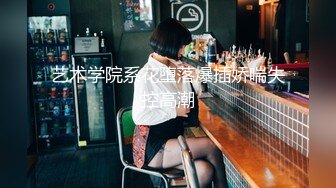 会瑜伽的女人一字马向上劈起 被男人肆意挑逗乳房 受不了自己掰开内裤自慰了[MP4/75MB]