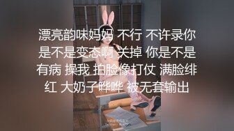 性感红唇骚女两男一女淫乱啪啪，非常迫不及待快过来呀，双屌左右一起口交还说真好吃，边后入猛操边口交舔屌