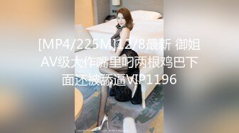 办公楼女厕全景偷拍多位美女嘘嘘没想到平时一本正经的女主管裤子里面的竟然穿的开档的黑丝