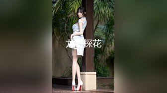 最新福利姬『Erica』萝莉脸重口妹子 姨妈期大胆自慰插穴 血都流了出来