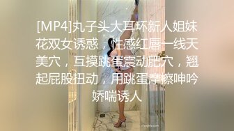 [MP4/ 924M]&nbsp;&nbsp;烈焰红唇美女大战头套男极品美腿吊带白丝，猛扣多毛骚穴，美女很享受直浪叫