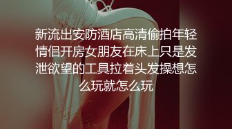 金夫人 · 美腿秘书：小秘书趴在地上等着我给她浇浇水，射鞋里穿上去上班。怎么玩都不会腻，这样插真爽，玩丝袜的最高乐趣！