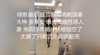 大耳环很有韵味美少妇寂寞肚子在家自慰，脱掉衣服内裤摆上假屌，地上骑乘上下套弄，插完逼逼再插菊花淫荡