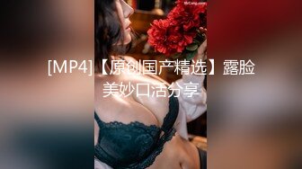 《重磅炸弹卐网红泄密》千元无上定制快手被封就开新号业内小有名气的网红女【敏爷燕儿】漏B漏脸激情顶胯大阴唇都跟着波动