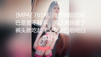 美骚妖TS苏小曼 19CM大鸡巴，骚死了，性感丝袜握住妖棒，硬起来随便甩，很爽很诱惑！