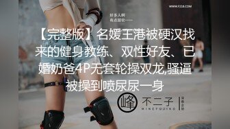 商城跟随抄底美女 齐逼包臀裙 居然还是真空无内 逼毛超长 旁边还带着这么大小男孩