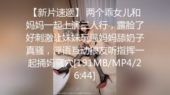 野外秋游，老婆穿着蜘蛛侠现身车震：啊啊啊使劲艹我，老公，我的逼逼好痒啊！