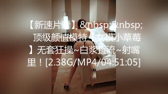 【边走边尿】最新福利推特烧婊子 金秘书虾米极品人妻超市和公园露出，丝袜美腿街头撒尿！ (1)