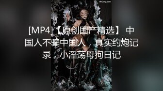 妹妹和闺蜜在看片子情欲躁动哥哥却在她们后边玩屁股鸡巴嗨插入猛操哦哦双飞