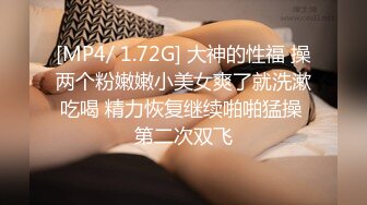 潜入办公楼偷拍 女同事风韵的小黑B