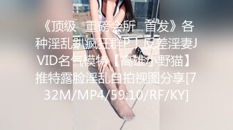 潜入偷拍穿着防狼裤的美少妇