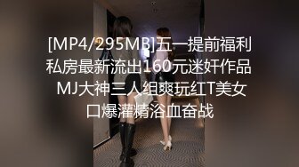 KTV女厕近距离偷拍白衣美女的极品小嫩B