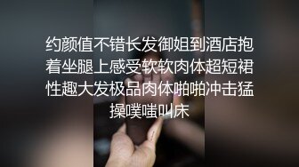 漂亮素颜美女 被操的高潮迭起 满脸绯红 骚叫不停 后入抓着奶子被大肉棒猛怼