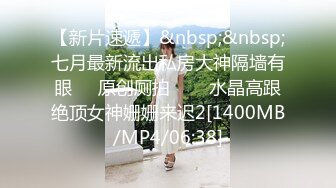 精彩双飞大战！两个漂亮姐妹换着来！轮流无套被干~另外一个就在旁边当摄影师~ 每一秒都是撸点