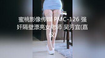 快递员送货看到客户撅着屁股对着他,忍不住大屌勃起,被客户抓住狂舔 上集