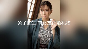 华裔辣妹扣逼吃屌被大鸡巴狂怼 直接送上高潮