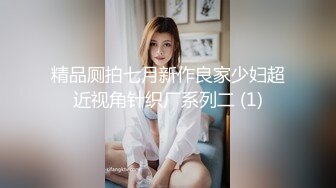 简陋宿舍高低床上操白虎美少妇，估计是隔音效果不好，还要捂住嘴减少叫声