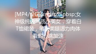 两漂亮伪娘 溅狗来吃鸡吧 不许吐出来 肥仔拷着手被两大吊伪娘前后夹击操的好舒坦 小鸡鸡撸射了