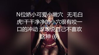 身材不错的小美女，清纯可爱诱人，在狼友的指挥小脱光光展示，揉奶玩逼卫生间内把自己抠尿