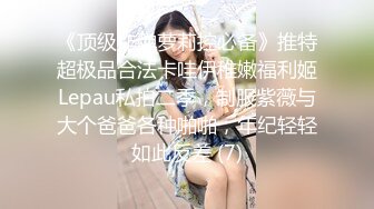 [MP4/ 147M] 熟女妈妈 精神小伙和妈妈边操边缠绵互吻 趴在妈妈丰腴的身上大力抽插 只听啪啪作响