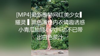 气质美女【Doris】私人秀，白丝美腿，脱下内裤，吃假屌，跳蛋震穴，高潮脸