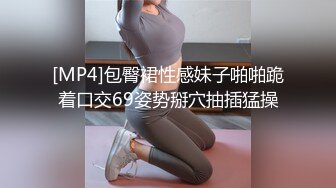 一步裙性感外围女上衣都被扒光了钱还没付,男的还要扒她内裤,不给钱不让碰了