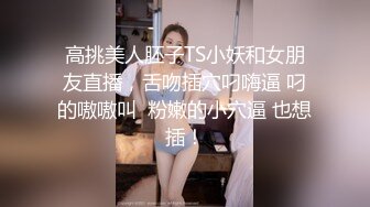 黑客破解家庭网络摄像头偷拍正值狼虎之年夫妻房事媳妇被舔的时候估计是爽感上头一直手揉着自己的葡萄 (1)