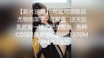 小少妇的诱惑，露脸近距离展示小哥的大鸡巴在逼里抽插，无套爆草揉着她的骚奶子，浪叫呻吟不止激情上位好骚[