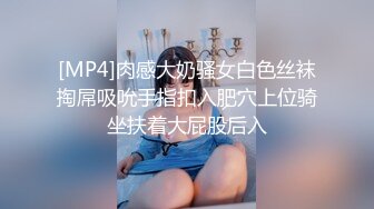 【极品双飞黑丝萝莉】爆贴萝莉女神『可欣』十个眼镜九个骚 激操3P叠罗汉被干出尿 极品粉穴都被干肿了 太顶了