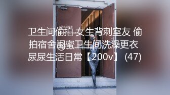 极品内衣模特被猥琐摄影师忽悠穿上各种开档丝袜小嫩鲍被拍到了