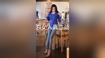 紫色头发的靓丽型小美女