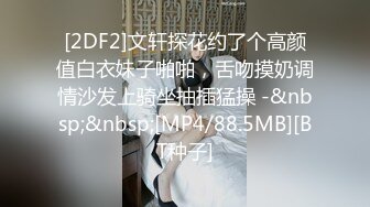 屌丝男给女同学修电脑利用上厕所在卫生间偷装摄像头偷拍她洗澡貌似身材还可以哈