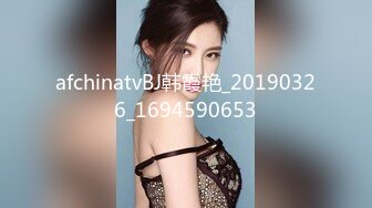 STP30061 短发美女近期下海！外表甜美骚的很！珍珠丁字裤扒开，假屌深插骚穴，爽的流出白浆