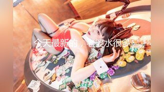 《极品CP魔手外购》美女如云餐饮店大神躲藏女厕逼脸同框偸拍数位小姐姐方便，被一个美女发现翻车了还好没有推门吓尿了 (3)