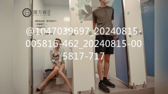 体育学校内部员工偷拍多位漂亮学妹换衣服和嘘嘘2 (1)