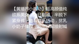 咸湿房东出租屋卫生间偷装摄像头偷拍大学生女租客脱光衣服上厕所拉粑粑对着镜头看