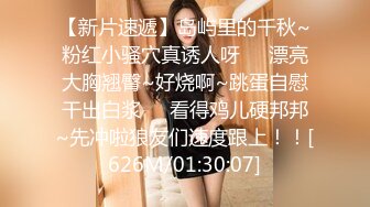 商场女厕全景近距离偷拍长发美女的干净小嫩B