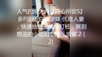 [MP4/ 351M] 性感红唇骚女两男一女淫乱啪啪，非常迫不及待快过来呀，双屌左右一起交还说真好吃