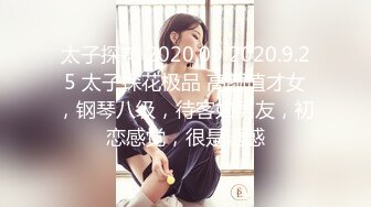 03年小嫩妹爱玩炮击！全裸苗条贫乳，炮击快档进出猛插，翘起屁股后入，小小年纪真会玩