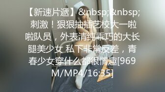 地铁跟随抄底漂亮美眉 这小骚丁太性感了 逼逼都遮不住 为了多欣赏果断跟上地铁