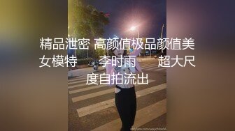 3P前后艹骚熟女，阿姨两个大叔强暴，按住偷口暴吞精！