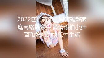 黑丝美乳丁字裤极品身材小女友床边给我跪舔