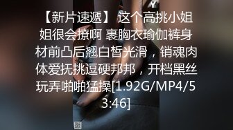 清纯娇嫩的小萝莉，全程露脸被小哥调教啪啪，深喉大鸡巴洗澡诱惑把逼逼洗干净让小哥无套爆草抽插，射了一逼