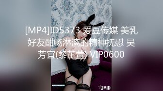 [MP4/ 236M] 性感旗袍 好朋友的人妻老婆趁着老公不在家穿旗袍红色丝袜勾引我 受不了只能满足她干一炮了！勾魂小翘臀