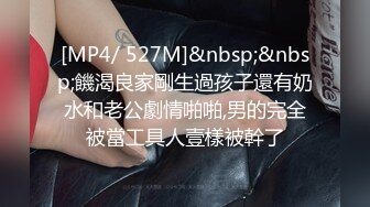 颜值身材都很不错的白虎小骚跪在地上，对着镜子自慰逼逼揉捏骚奶子，高潮喷水