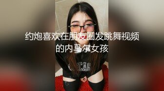 商场女厕近距离偷窥极品丝袜美少妇的馒头B